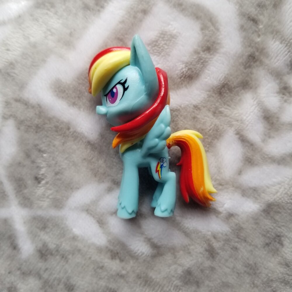 My Little Pony Figure Rainbow Dash Squeezelings MLP G5 Figurine